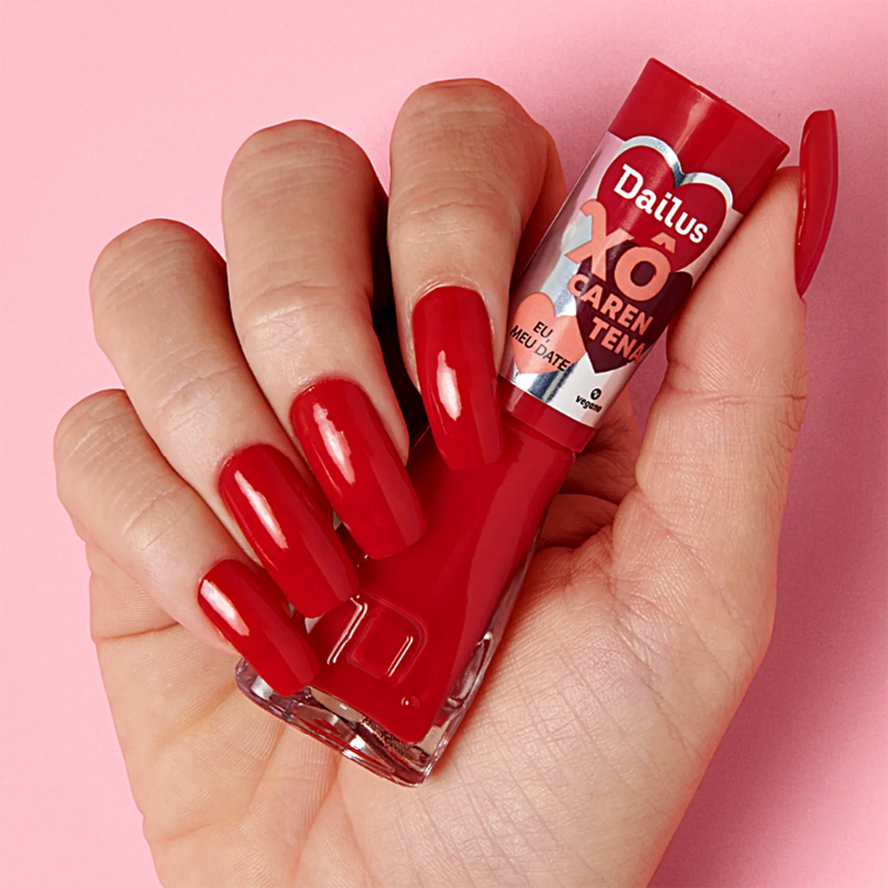 ESMALTE DAILUS CREMOSO XÔ CARENTENA EU, MEU DATE 8ML